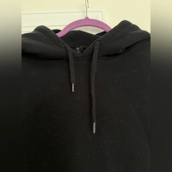 Urban Outfitters Black Cropped Sweatshirt - Picture 3 of 10